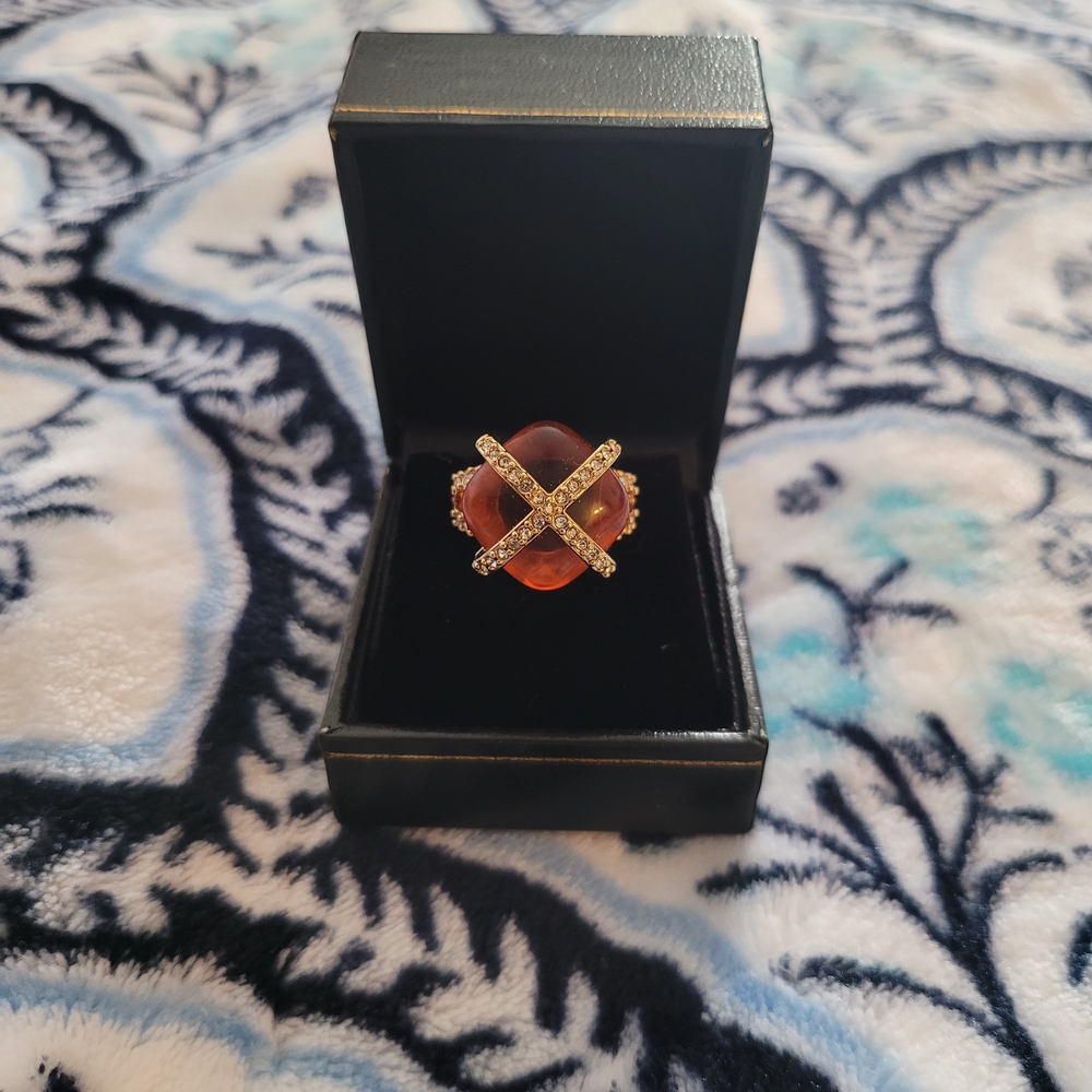 Elegant Gold and Brown Women's Ring